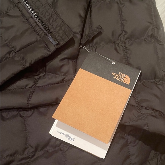 The North Face Women's Black Puffer Vest - Picture 4 of 4